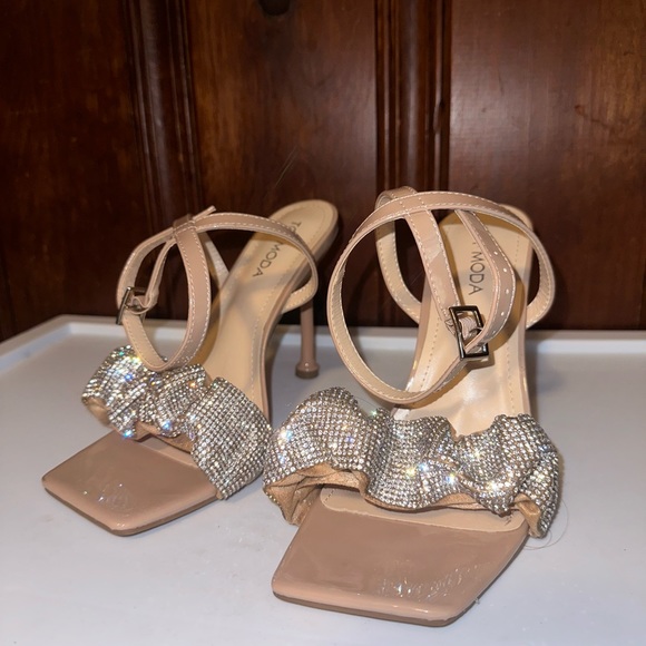 Heels - Picture 3 of 5